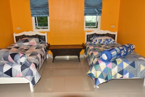 Chalet de 6 dormitorios en Pattaya, Tailandia № 101291 - foto 13