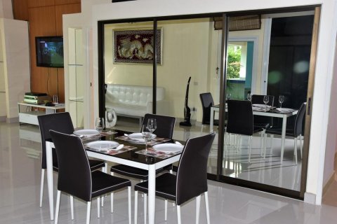 Chalet de 6 dormitorios en Pattaya, Tailandia № 101291 - foto 7