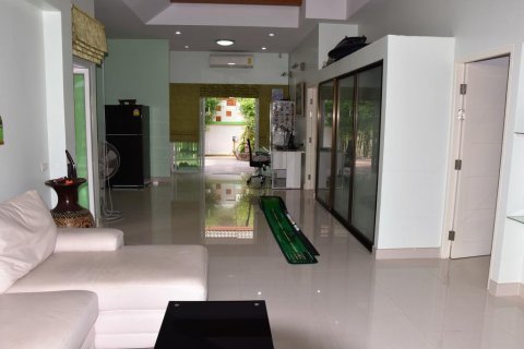 Chalet de 6 dormitorios en Pattaya, Tailandia № 101291 - foto 4