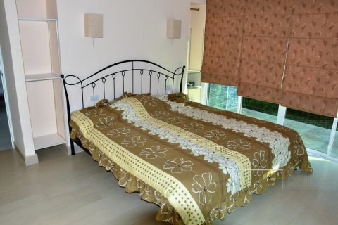 Chalet de 6 dormitorios en Pattaya, Tailandia № 101291 - foto 15