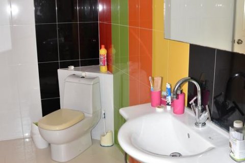 Chalet de 6 dormitorios en Pattaya, Tailandia № 101291 - foto 19