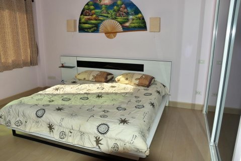 Chalet de 6 dormitorios en Pattaya, Tailandia № 101291 - foto 14