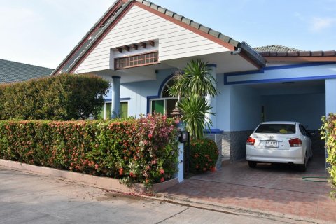 Chalet de 6 dormitorios en Pattaya, Tailandia № 101291 - foto 27