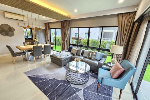 บ้านในประเวศ, กรุงเทพฯ, ประเทศไทย 5 ห้องนอน № 123902