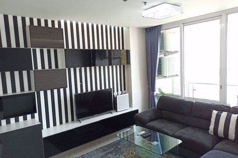Condominio de 2 dormitorios en Huai Khwang, Bangkok, Tailandia № 76041
