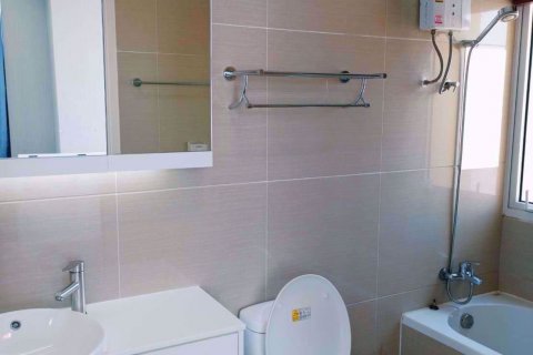 Condominio de 2 dormitorios en Huai Khwang, Bangkok, Tailandia № 76041 - foto 15