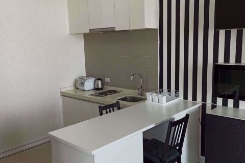Condominio de 2 dormitorios en Huai Khwang, Bangkok, Tailandia № 76041 - foto 12