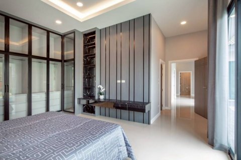 Chalet de 3 dormitorios en Pattaya, Tailandia № 132785 - foto 3