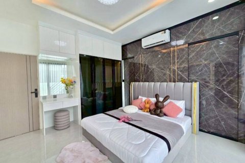 Casa de 3 dormitorios en Pattaya, Tailandia № 132780 - foto 9