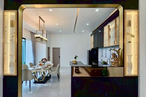 Casa de 3 dormitorios en Pattaya, Tailandia № 132780 - foto 8