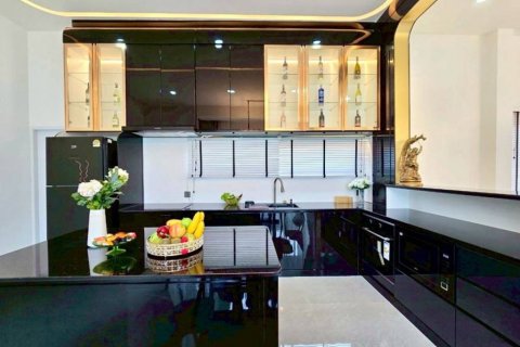 Casa de 3 dormitorios en Pattaya, Tailandia № 132780 - foto 7