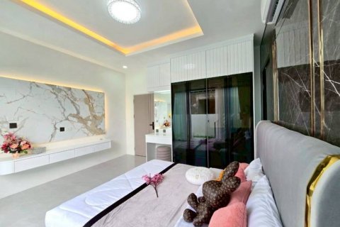Casa de 3 dormitorios en Pattaya, Tailandia № 132780 - foto 10