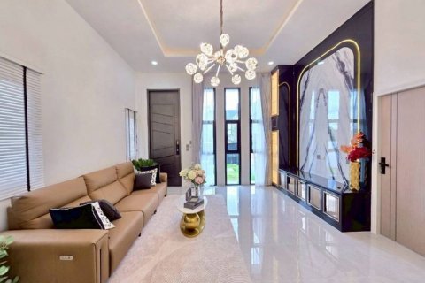 Casa de 3 dormitorios en Pattaya, Tailandia № 132780 - foto 3