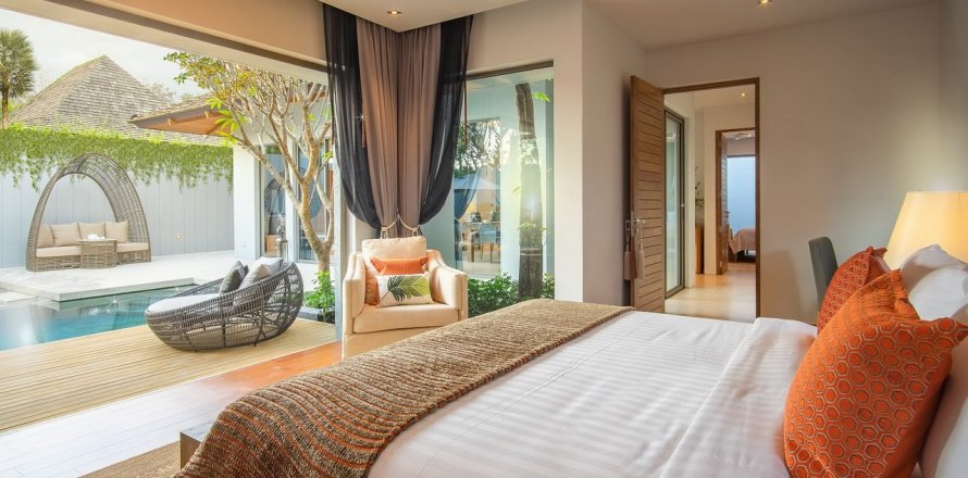 Villa in Anchan Flora, Phuket, Thailand 5 bedrooms № 106931