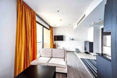 Condominio de 2 dormitorios en Khlong San, Bangkok, Tailandia № 133000 - foto 2