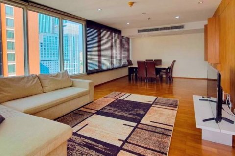 Condo in Bangkok, Thailand, 3 bedrooms in Siri Residence
№ 111169