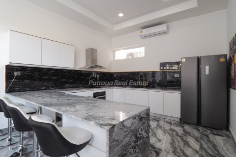 Casa de 6 dormitorios en Bang Lamung, Tailandia № 85373 - foto 3