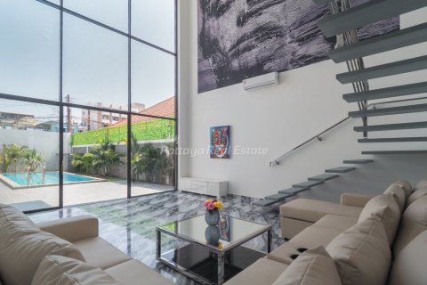 Casa de 6 dormitorios en Bang Lamung, Tailandia № 85373 - foto 8