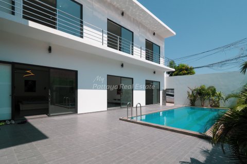 Casa de 6 dormitorios en Bang Lamung, Tailandia № 85373 - foto 6