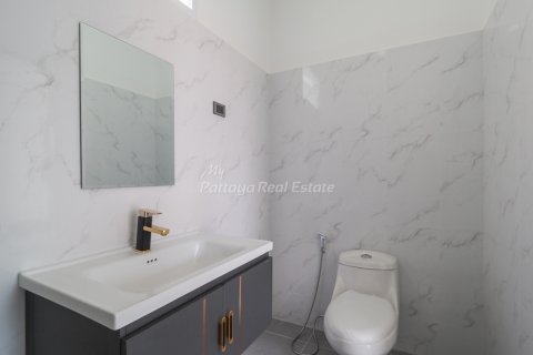 Casa de 6 dormitorios en Bang Lamung, Tailandia № 85373 - foto 15