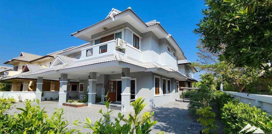Casa de 4 dormitorios en Chiang Mai, Tailandia № 122830
