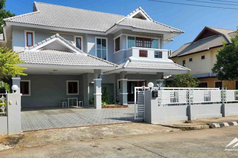 Casa de 4 dormitorios en Chiang Mai, Tailandia № 122830 - foto 2