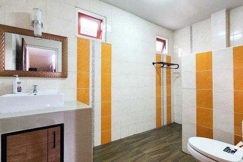 Casa de 4 dormitorios en Chiang Mai, Tailandia № 122830 - foto 16