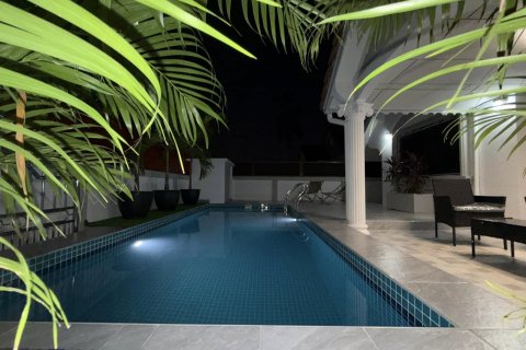 Casa de 4 dormitorios en Pattaya, Tailandia № 122904 - foto 8