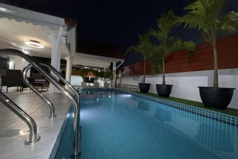 Casa de 4 dormitorios en Pattaya, Tailandia № 122904 - foto 7