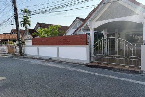 Casa de 4 dormitorios en Pattaya, Tailandia № 122904 - foto 2