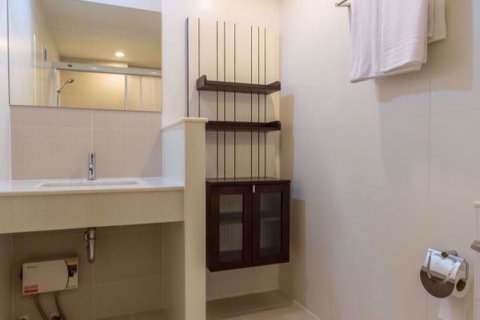 Condominio de 2 dormitorios en Khlong Toei, Bangkok, Tailandia № 76805 - foto 24
