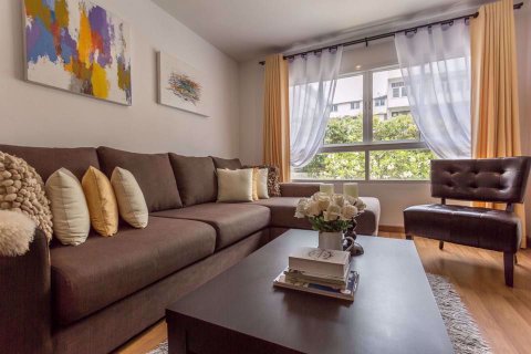 Condominio de 2 dormitorios en Khlong Toei, Bangkok, Tailandia № 76805 - foto 6