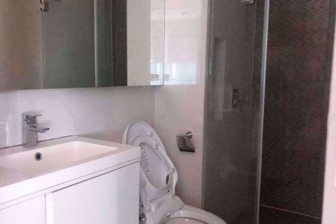 Condominio de 1 dormitorio en Khlong Toei, Bangkok, Tailandia № 76991 - foto 8
