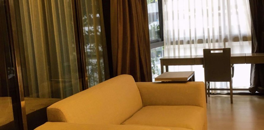 Condominio de 1 dormitorio en Khlong Toei, Bangkok, Tailandia № 76110