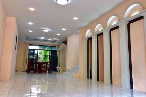 Maison à Watthana, Bangkok, Thaïlande 4 chambres № 76114