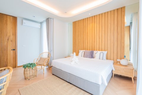 Chalet de 4 dormitorios en Bang Tao, Tailandia № 74272 - foto 3