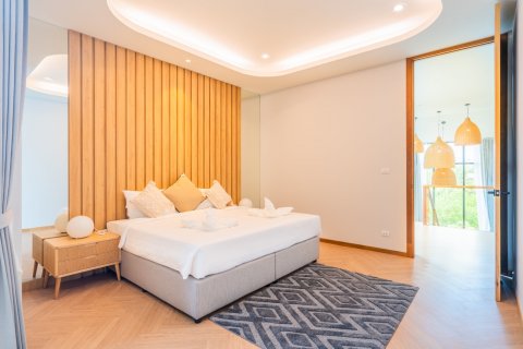 Chalet de 4 dormitorios en Bang Tao, Tailandia № 74272 - foto 6