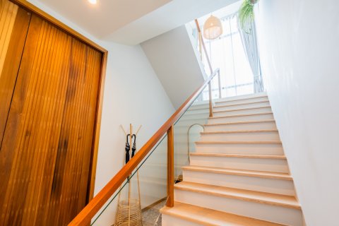 Chalet de 4 dormitorios en Bang Tao, Tailandia № 74272 - foto 5