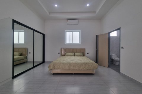 Casa de 6 dormitorios en Pattaya, Tailandia № 99457 - foto 14