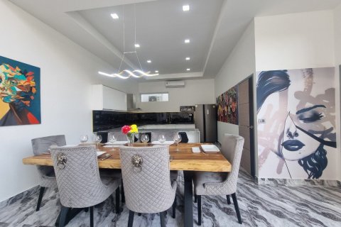 Casa de 6 dormitorios en Pattaya, Tailandia № 99457 - foto 12