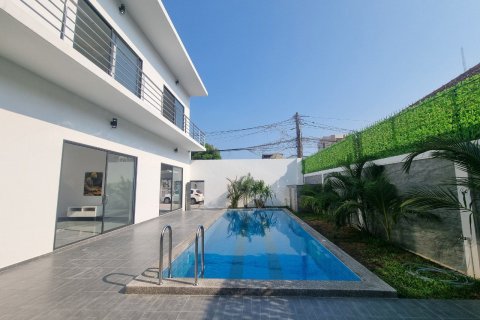 House in Pattaya, Thailand 6 bedrooms № 99457