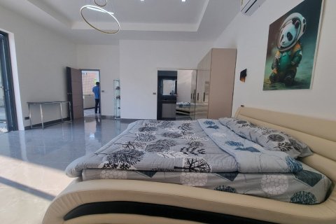 Casa de 6 dormitorios en Pattaya, Tailandia № 99457 - foto 30