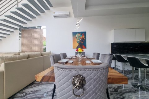 Casa de 6 dormitorios en Pattaya, Tailandia № 99457 - foto 13