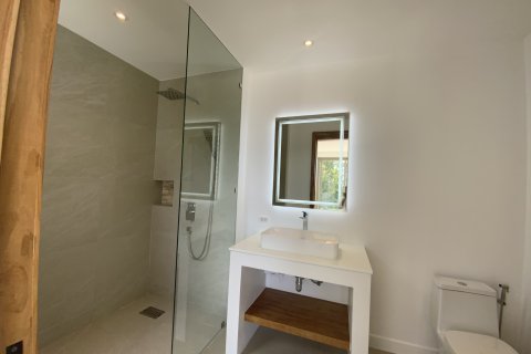 Casa de 3 dormitorios en Ko Samui, Tailandia № 124775 - foto 16