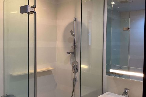 Condominio de 2 dormitorios en Khlong Toei, Bangkok, Tailandia № 76195 - foto 15