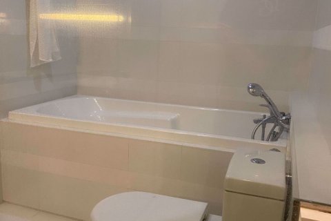 Condominio de 2 dormitorios en Khlong Toei, Bangkok, Tailandia № 76195 - foto 13