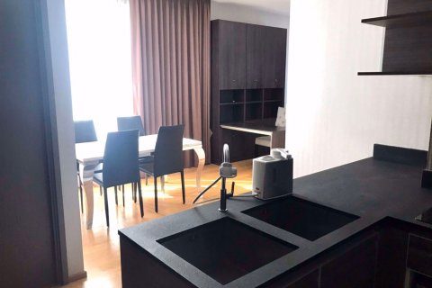 Condominio de 2 dormitorios en Khlong Toei, Bangkok, Tailandia № 76195 - foto 4
