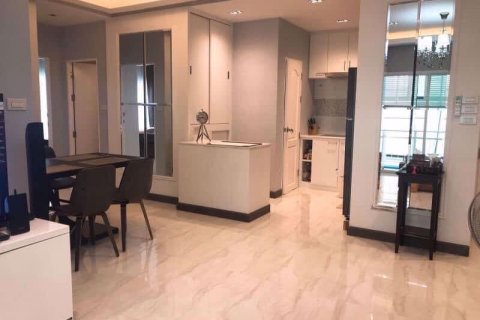 Condominio de 2 dormitorios en Wang Thonglang, Bangkok, Tailandia № 76190 - foto 3