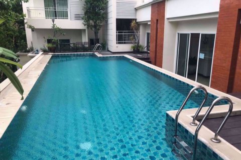 Condominio de 2 dormitorios en Wang Thonglang, Bangkok, Tailandia № 76190 - foto 12