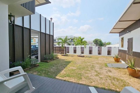 Casa de 3 dormitorios en Bang Lamung, Tailandia № 130099 - foto 4